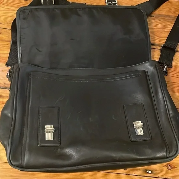 Coach Black Leather Messenger Travel Work Bag